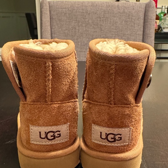 UGG Kids Boots in Tan - Picture 2 of 6